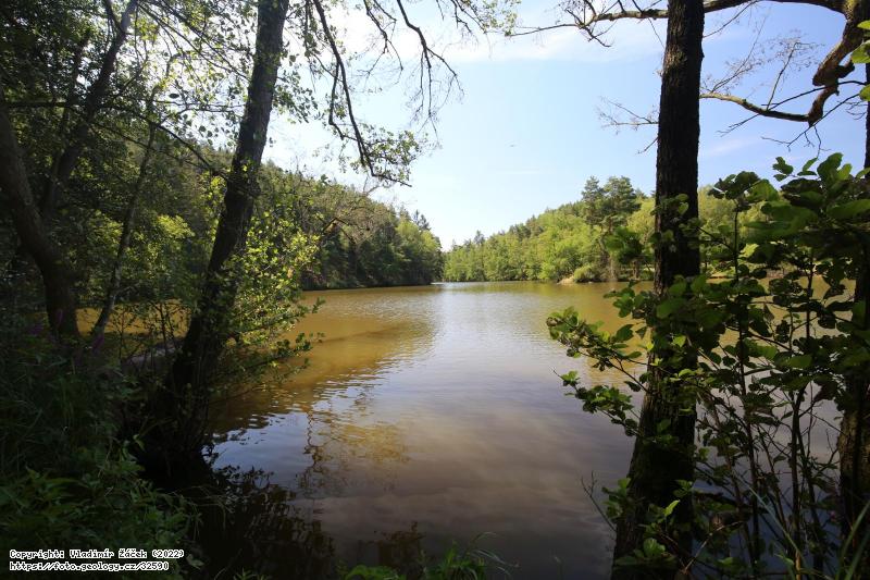 Fotografie Odlezelsk jezero: Odlezelsk jezero hrazen sesuvem, 