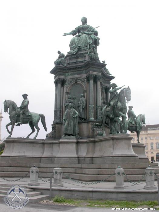 Fotografie socha Marie Terezie: socha Marie Terezie, 