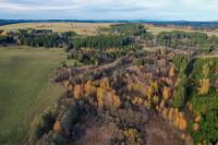 Foto z dronu zhruba od silnice Číhaná-Babice. Vpravo dole na pravém okraji..