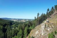 Bezejmenný skalní výchoz, na jednom z dalších snímků dokumentovaný i z..