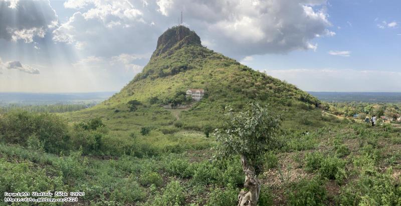 Fotografie Tororo tower, Uganda: Karbonatitov� v� Tororo tower ve v�chodn� Ugand�, 