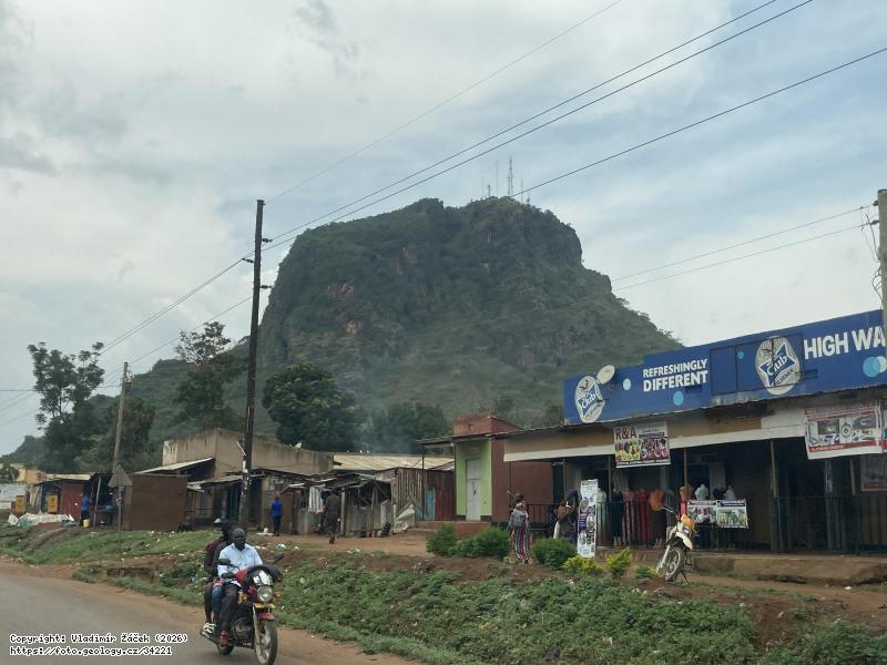 Fotografie Tororo tower, Uganda: Karbonatitov� v� Tororo tower ve v�chodn� Ugand�, 