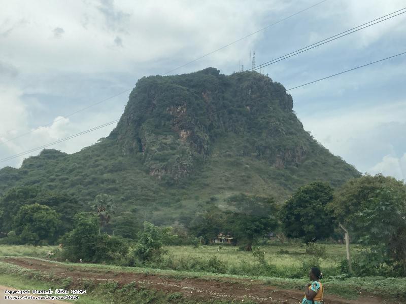 Fotografie Tororo tower, Uganda: Karbonatitov� v� Tororo tower ve v�chodn� Ugand�, 