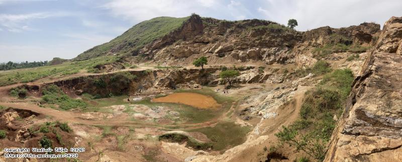 FOTO Lom Sukulu, karbonatit: Karbonatitový lom v Sukulu, v. Uganda, Fotografie Lom Sukulu, karbonatit: Karbonatitový lom v Sukulu, v. Uganda,