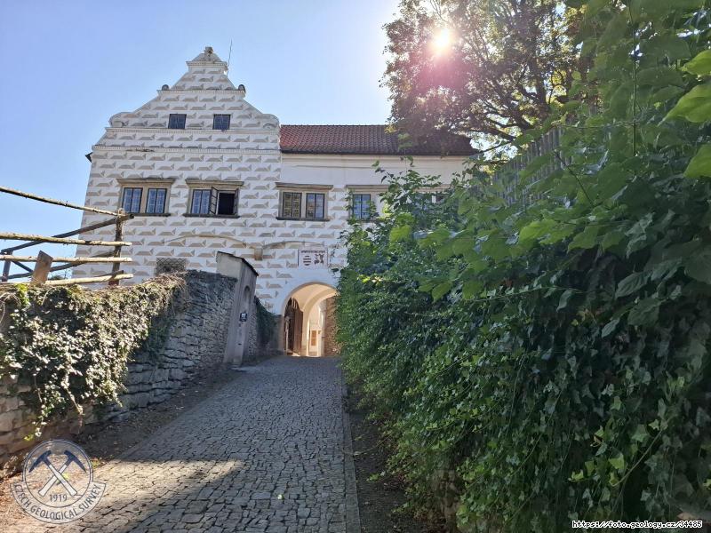 Fotografie : Vstupn� br�na do hradu Ko�umberk, 