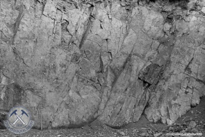 Fotografie : Detail uloen hornin v zezu Z-5 ku przkumu pro oteven kamenolomu k vstavb pehrady., Flje