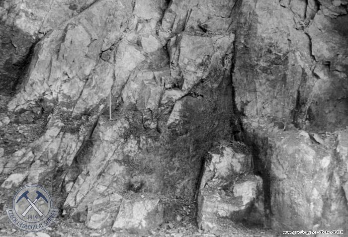 Fotografie : Detail uloen hornin v zezu Z-6 ku przkumu pro oteven kamenolomu k vstavb pehrady., Flje