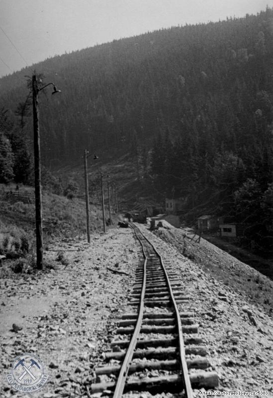 Fotografie : �dol� Pekelsk�ho potoka - situace popsan� inv.�.3647, pohled proti proudu s n�spu-odklizu z v�lomu., �enbach