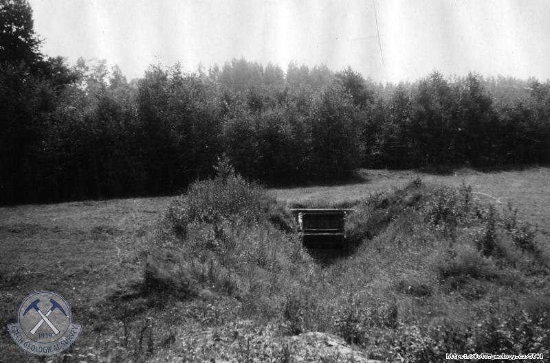 Fotografie : Z�topa p�ehradn�ho profilu u Dlouh� Vsi. Port�l �toly zalo�en� ve svahu u Rajska, Rajsko