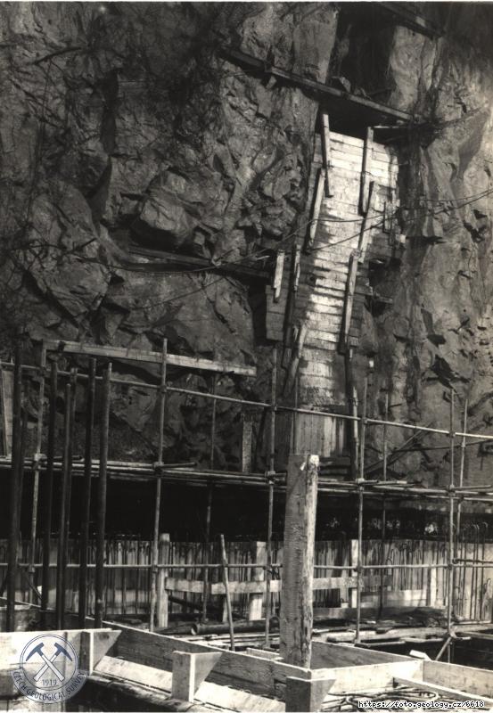 Fotografie : Spodn� ��st severn� st�ny podzemn� hydrocentr�ly., Lipno