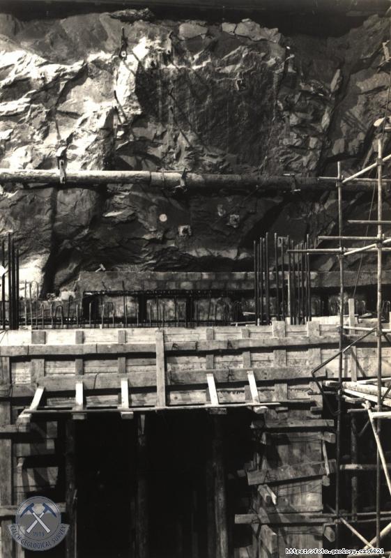 Fotografie : Panoramatick� p�ehled situace n�vodn� st�ny podzemn� hydrocentr�ly nad bloky II. a I., Lipno