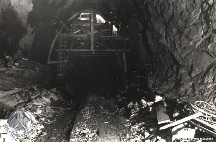 Fotografie : Pro zvren prce v odpadnm tunelu bylo zkonstruovno secieln pojzdn leen., Lipno