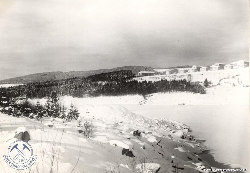 Fotografie : Zasn�en� panorama vzdut�, sidli�t� i p�ehrady., Lipno