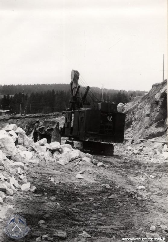 Fotografie : Pr�pich pro zalo�en� levob�e�n� komunikace u p�ehrady, pohled sm�rem sz., Lipno
