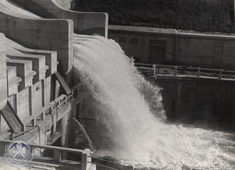 Fotografie : P�epad p�ehrady Lipno, Lipno