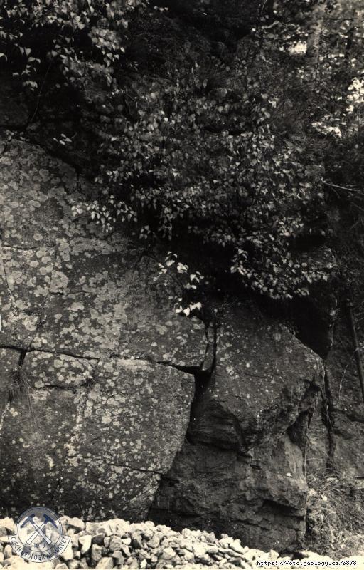 Fotografie : Porfyricko-bititick� granodiorit blokovit� rozvoln�n� u �st� Ml�nsk�ho potoka do Vltavy, Ml�nsk� potok