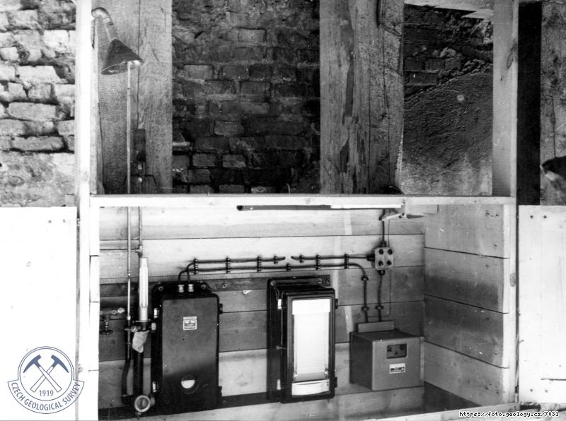 Fotografie : Analys�tor plynu/CO2/zbudovan� nad j�mou V., Kr�lovsk� Po����