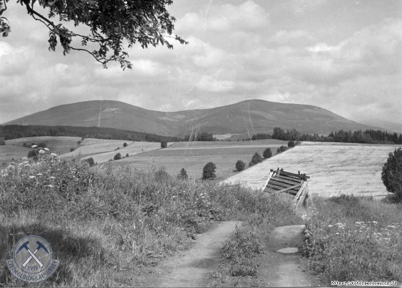 Fotografie Sv�tl� a �ern� hora: Sv�tl� a �ern� hora od Mlad�ch Buk�, Mlad� Buky