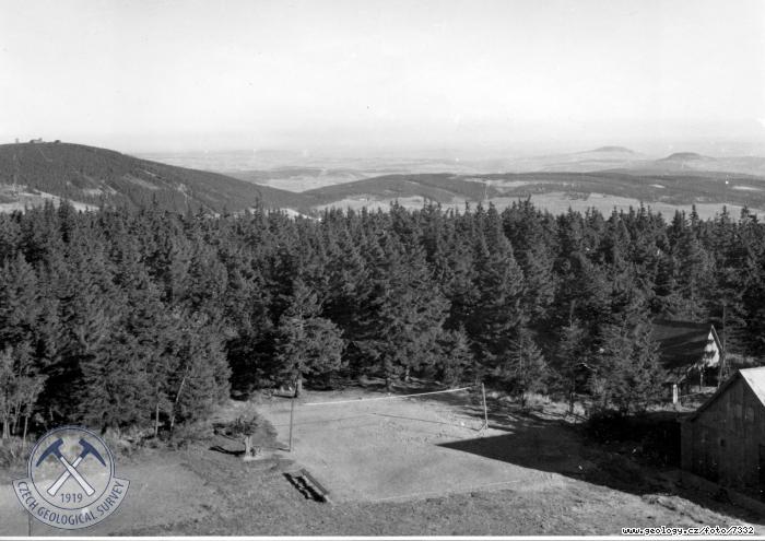 Fotografie : Panoramatick vhled z rozhledny na Klnovci severnm a vchodnm smrem., Klnovec