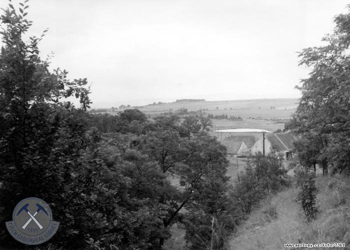 Fotografie : Pohled z vrcholu k jv. na starou terasu Ohe., Komorn Hrka u Chebu
