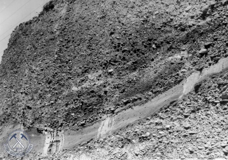 Fotografie : P�skov� d�l, fluvi�ln� �t�rky s vlo�kou p�sk� ve v�ch.st�n� dolu., Z�b�eh nad Odrou