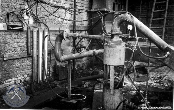 Fotografie : II.poloprovozní pokus za účelem získávání germania v holýšovské elektrárně: Venturiho pračka s měřící soustavou., Holýšov