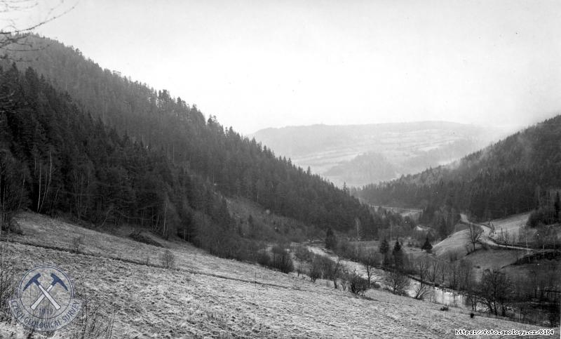 Fotografie : �dol� Otavy ji�n� od Rej�tejna. Pohled od P�kn�ho potoka (levostrann� p��tok) na sever po proudu k Rej�tejnu., ji�n� od Rej�tejna