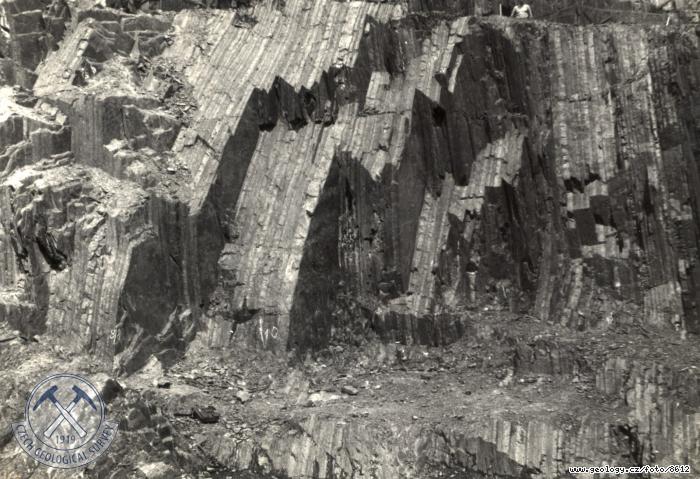 Fotografie : Výlom pro zakotvení levého boku přehrady na Moravici. Kulmské břidlice, základová půda přehrady, Kružberk