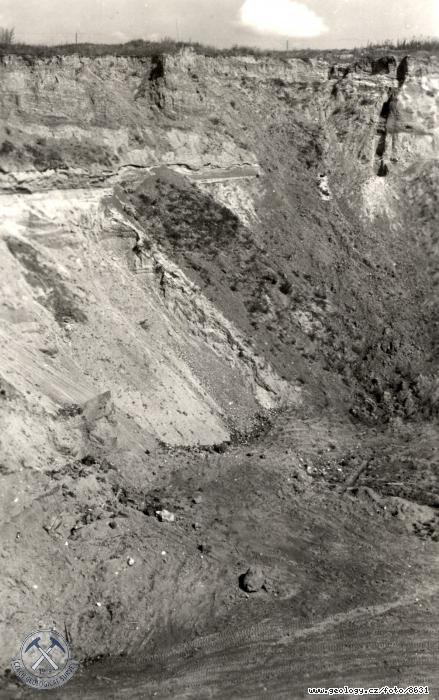 Fotografie : Panorama pískovny. Ledovcem nasunutá kra tortonských slínů na kvarterní sedimenty, Opava