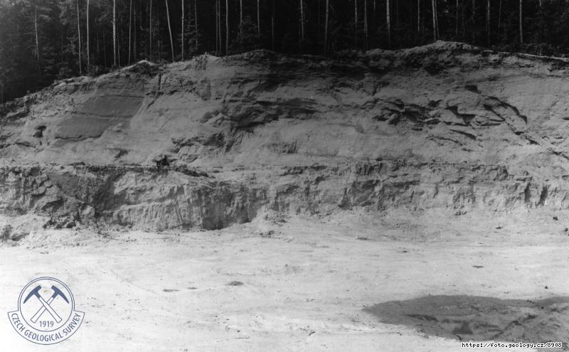 Fotografie : Triasov� lom p�i silnici na Polici. Celkov� pohled-panoramatick�., Broumov
