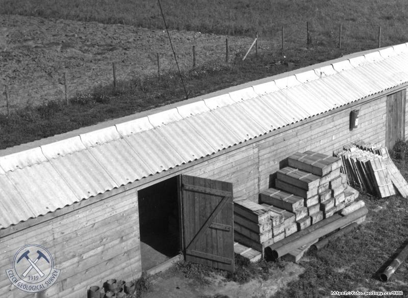 Fotografie : Skladi�t� vrtn�ch jader VY-1., V�estary u Hradce Kr�lov�
