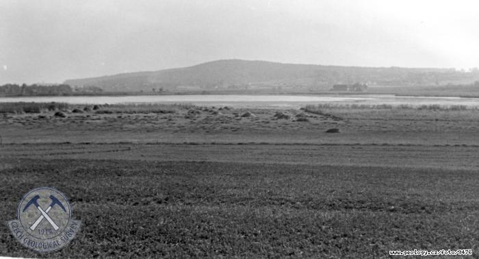 Fotografie : Pohled z Pikárny, prehistorické sídliště, směrem k rybníku Řežabinci, Pikárna