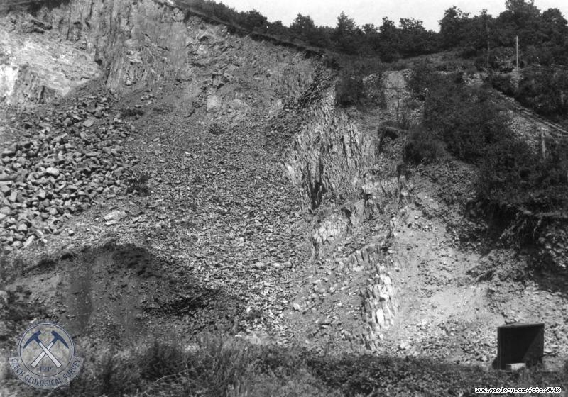 Fotografie : Lom u obce (po odstelu). Nefelinick basanit basaltick., Libochovany