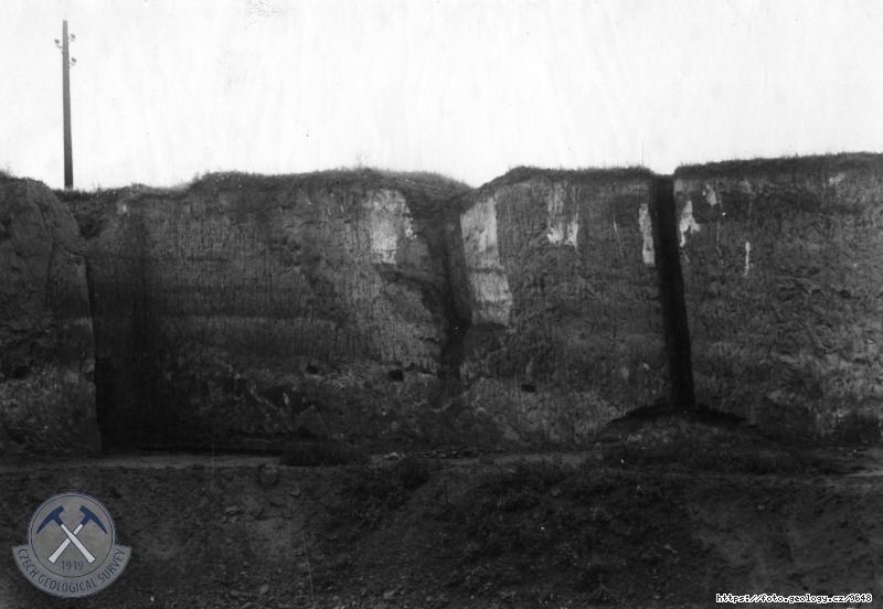 Fotografie : Spra�.komplex cihelny. St�.��st z�padn� st�ny II.et�e, R1,R2,R3,W1., Sedlec
