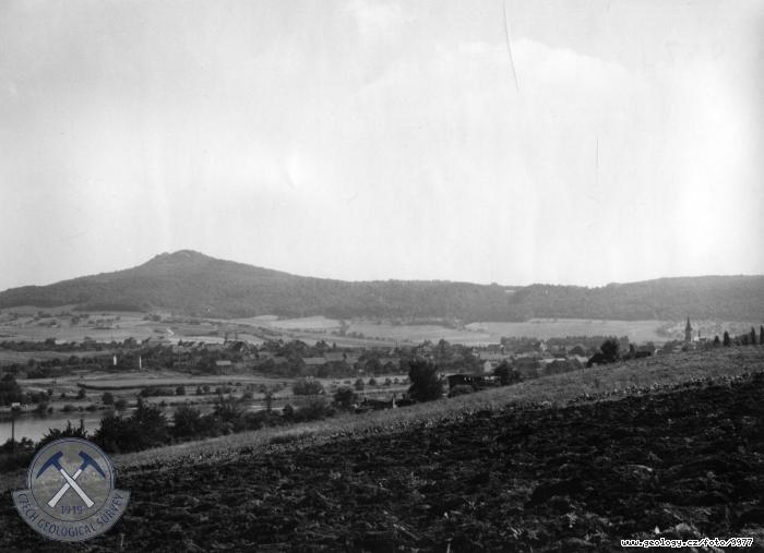 Fotografie : Panoramatick zbr od Dolnch Zlezel na severu k Litochovicm na jihu. Fotografovno od sttn silnice, Doln Zlezly